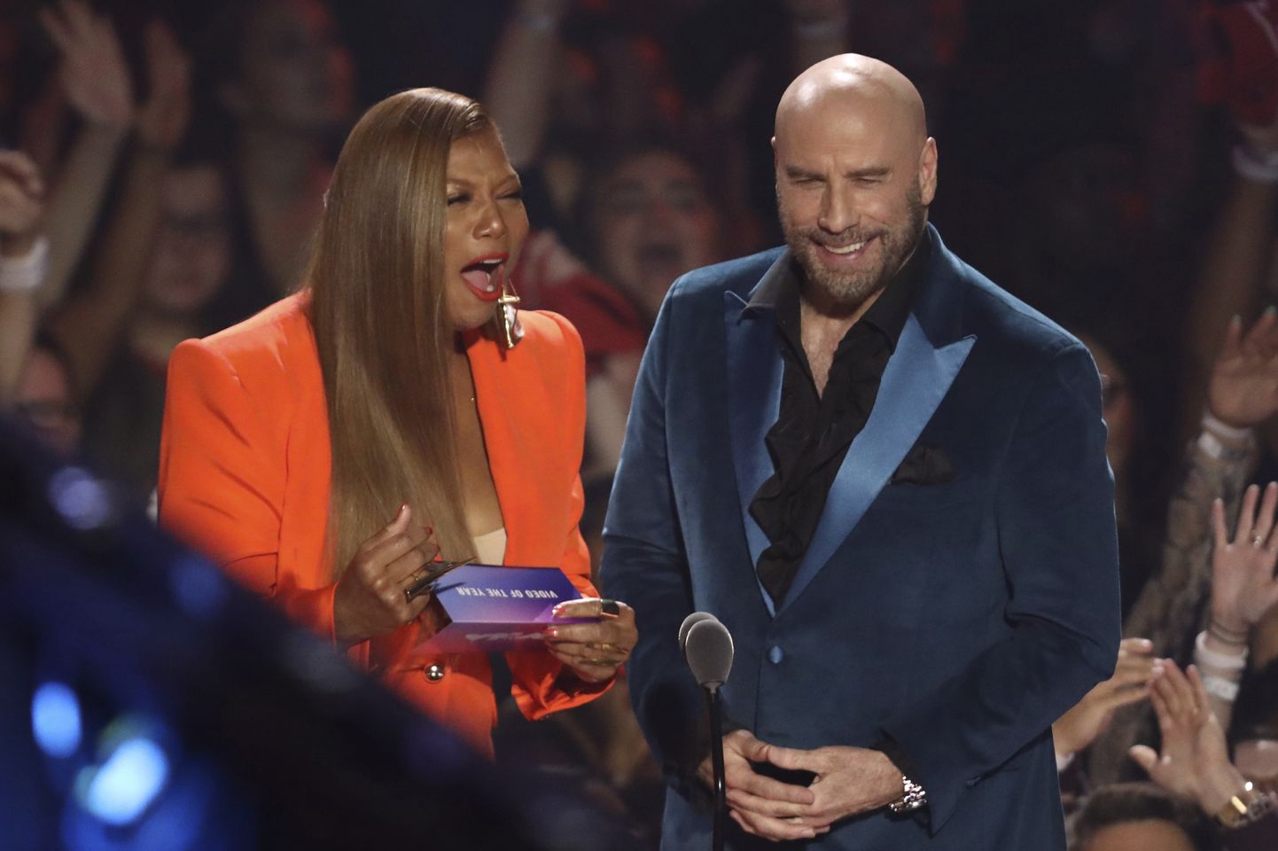 Queen Latifah ja John Travolta tegemas teatavaks aasta muusikavideo saajat, kelleks oli Taylor Swift