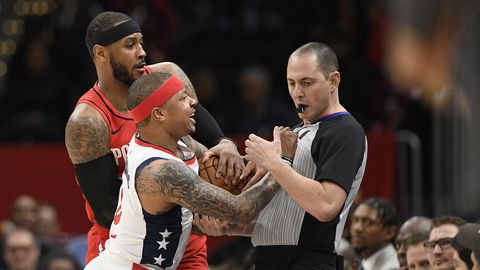 NBA tähtmängija eemaldati kohtumisest vähem kui 90 sekundit pärast lahtihüpet