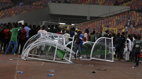 Фанаты сборной Нигерии забили врача команды насмерть