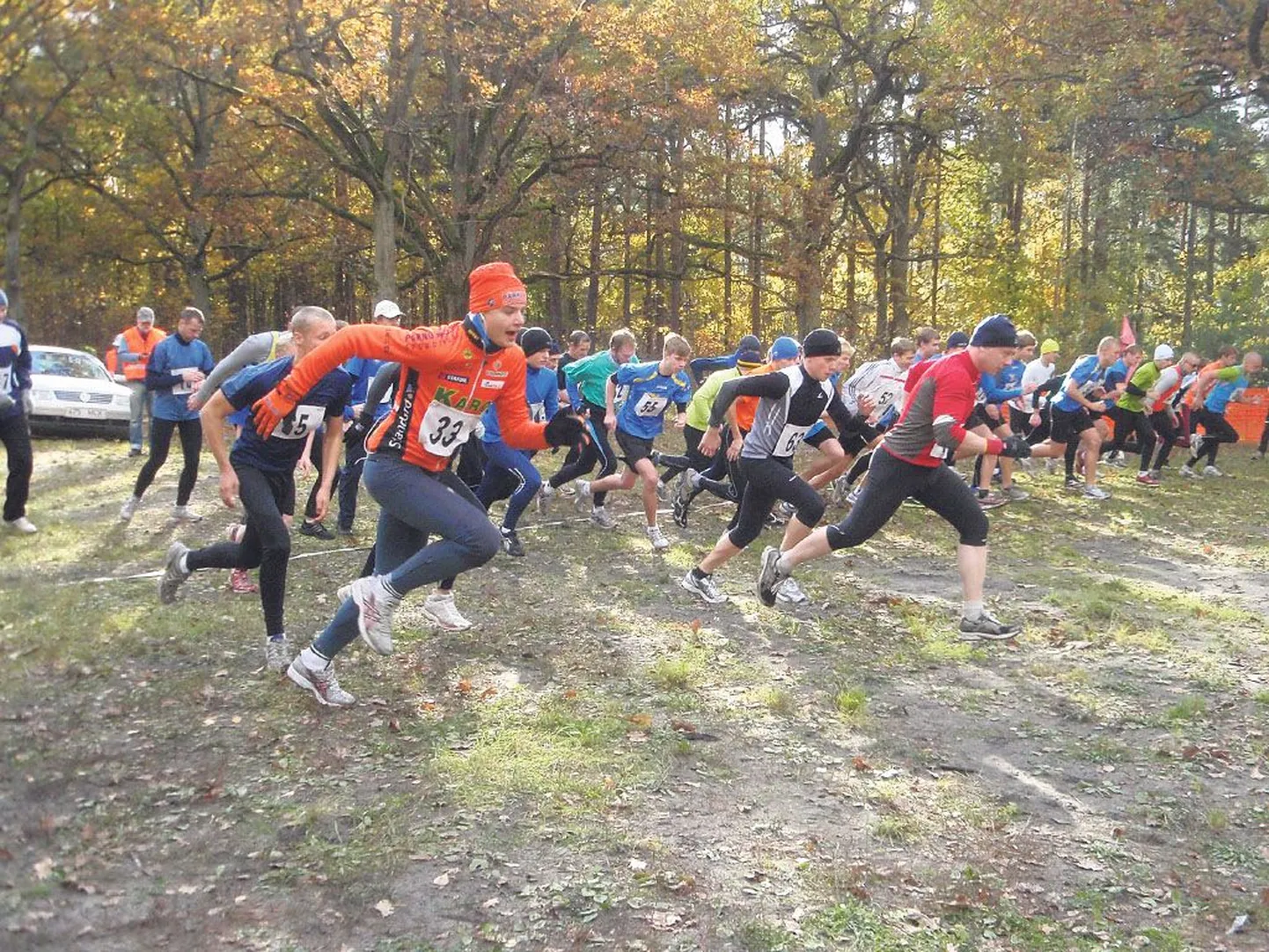 Kadrijooksu pikima võistlusmaa, kolme kilomeetri distantsile startis 75 spordimeest.