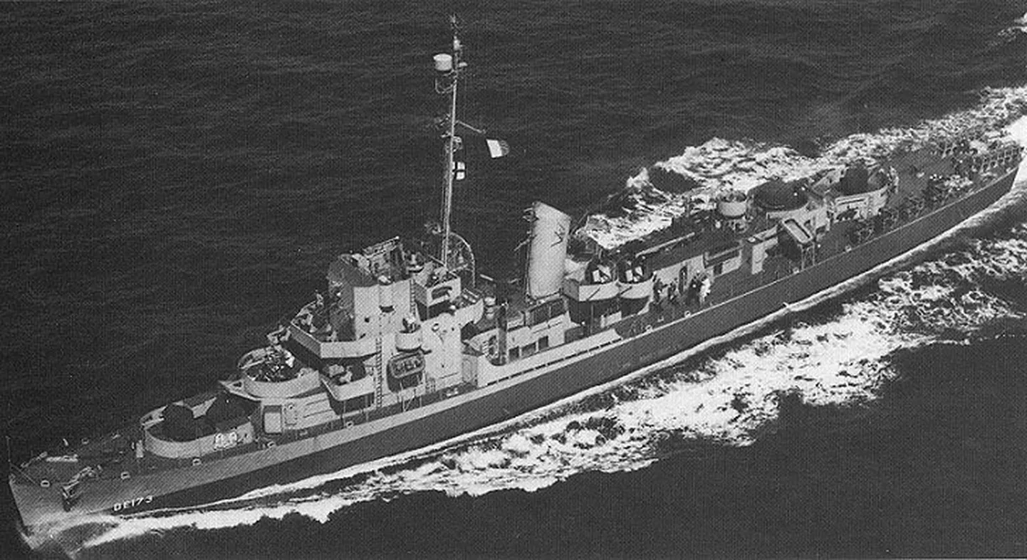Военный корабль Leon (D54), который якобы использовался при Филадельфийском эксперименте