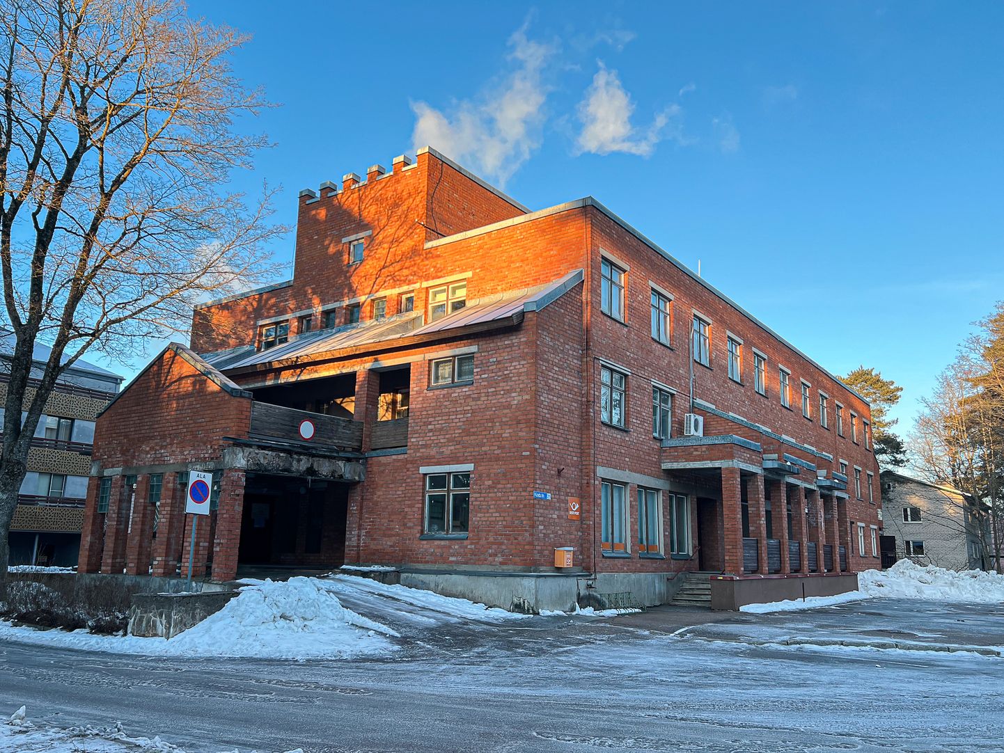 Narva-Jõesuu linnavalitsuse ja volikogu endine hoone.