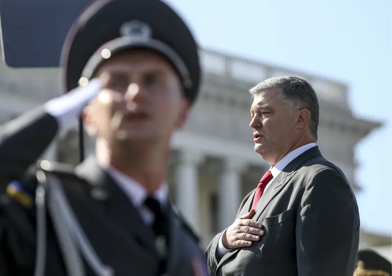President Petro Porošenko paraadil.