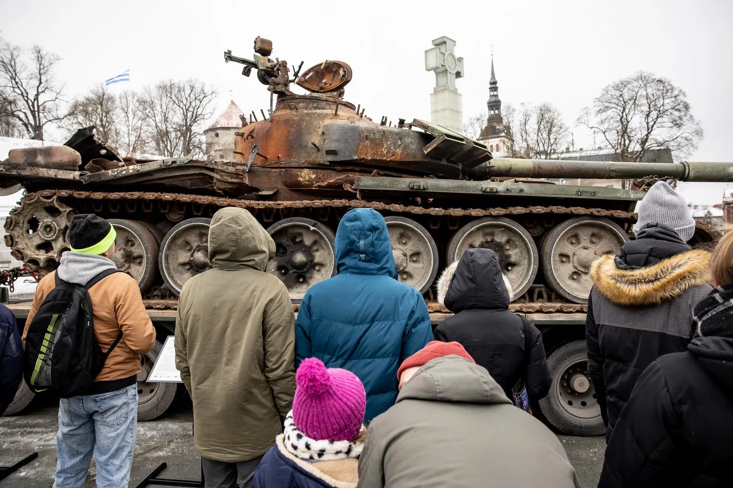 Kaitseministeerium ja Eesti sõjamuuseum on toonud koostöös Ukraina kolleegidega Eestisse muuseumieksponaadiks sõja algusfaasis Ukraina kaitsjate purustatud Vene tanki T-72.
