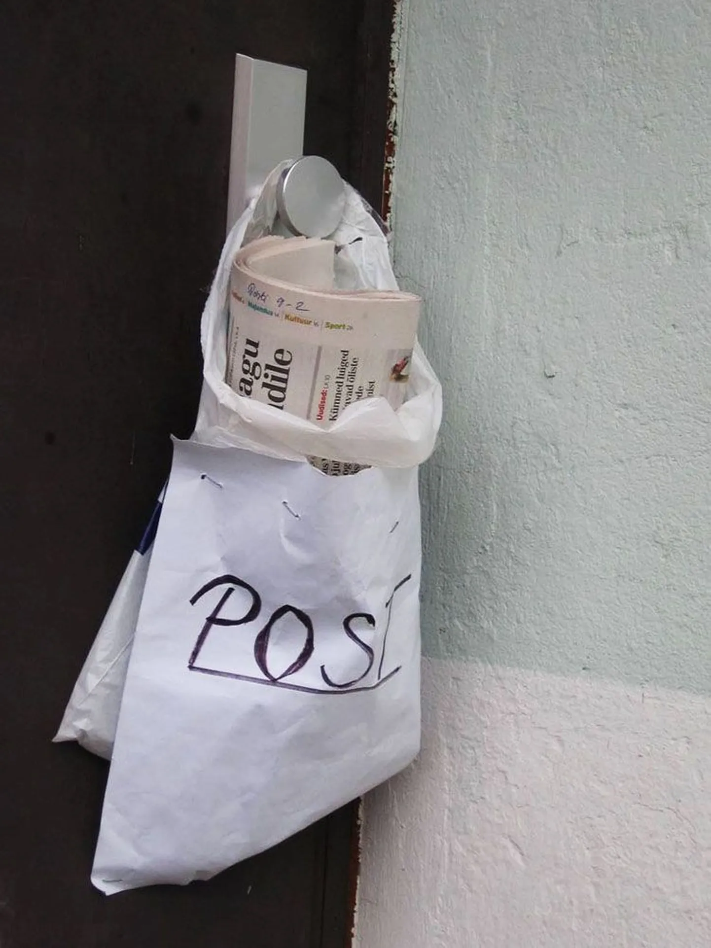 Üks postkastidest, mis nõuetele ei vasta.