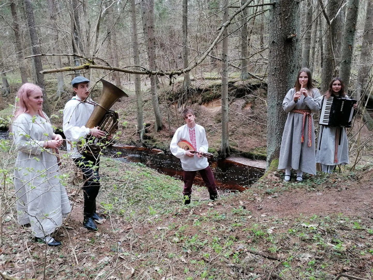 Folkloras kopas “Upīte”