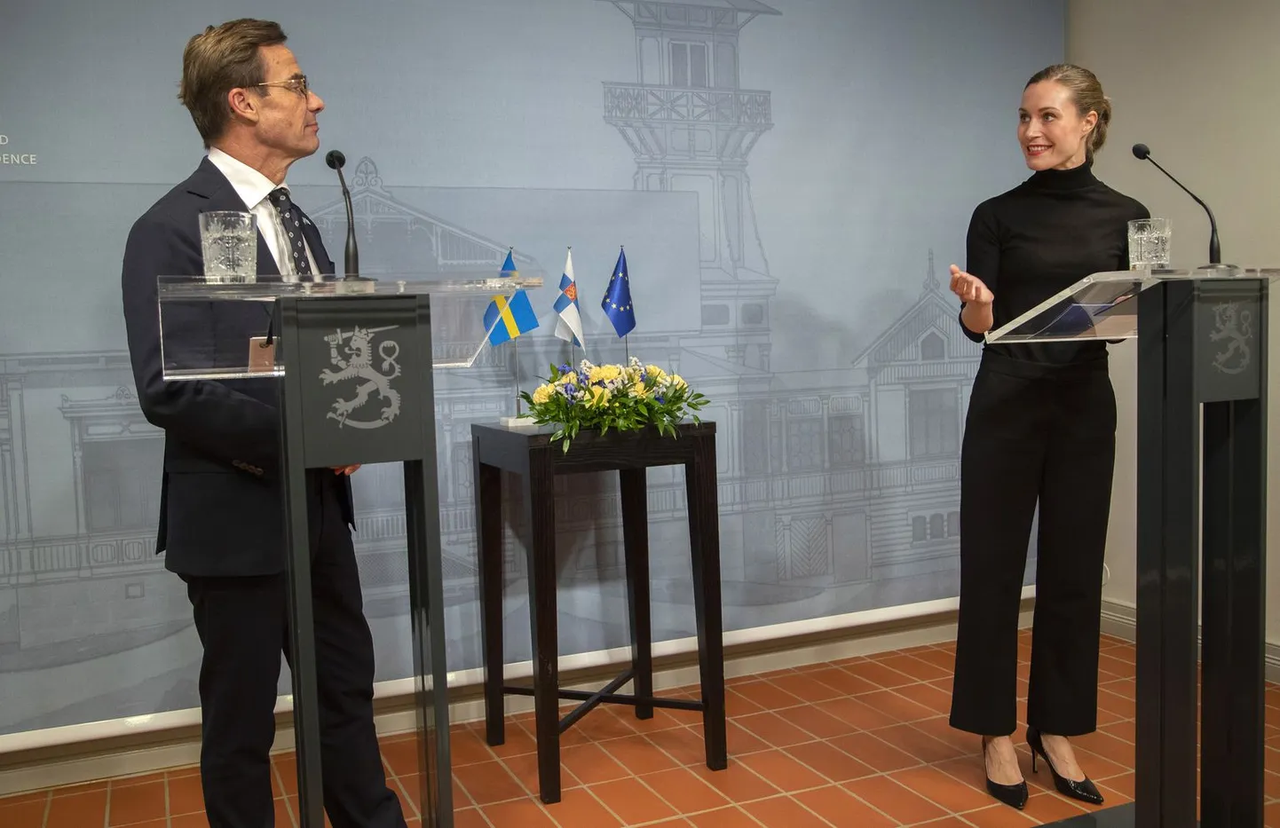 Премьер-министр Финляндии Санна Марин и премьер-министр Швеции Ульф Кристерссон в Хельсинки.