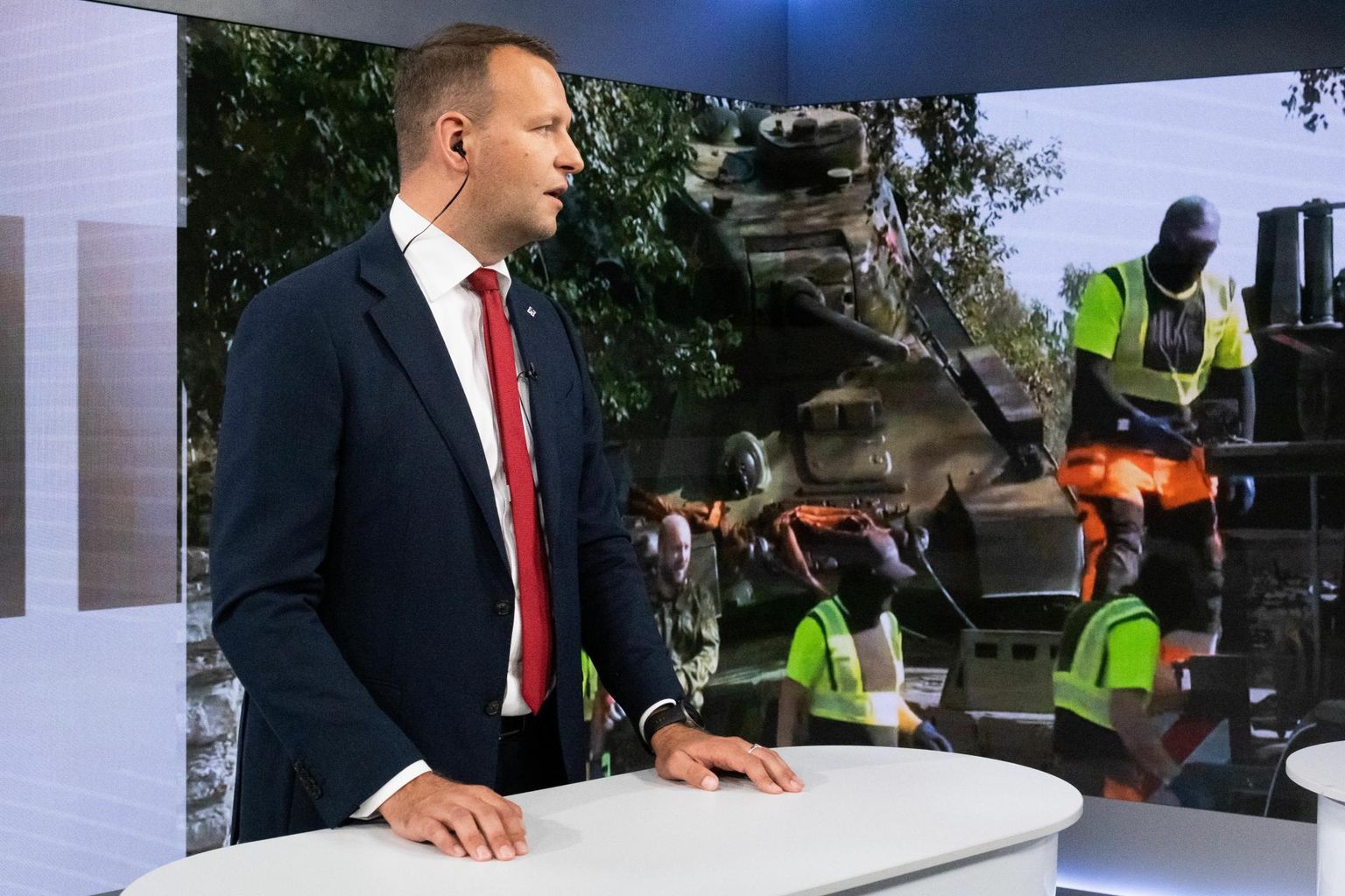 Siseminister Lauri Läänemetsa sõnul oleks olnud hea, kui tanki teisaldamise otsuse teinuks ka Narva volikogu. 