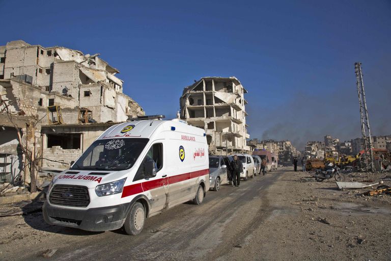 Tulevahetuses pihta saanud kiirabiauto.   Foto: KARAM AL-MASRI/AFP/Scanpix
