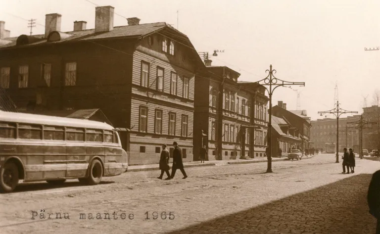 Автобус Икарус на Пярнуском шоссе в 1965 году.