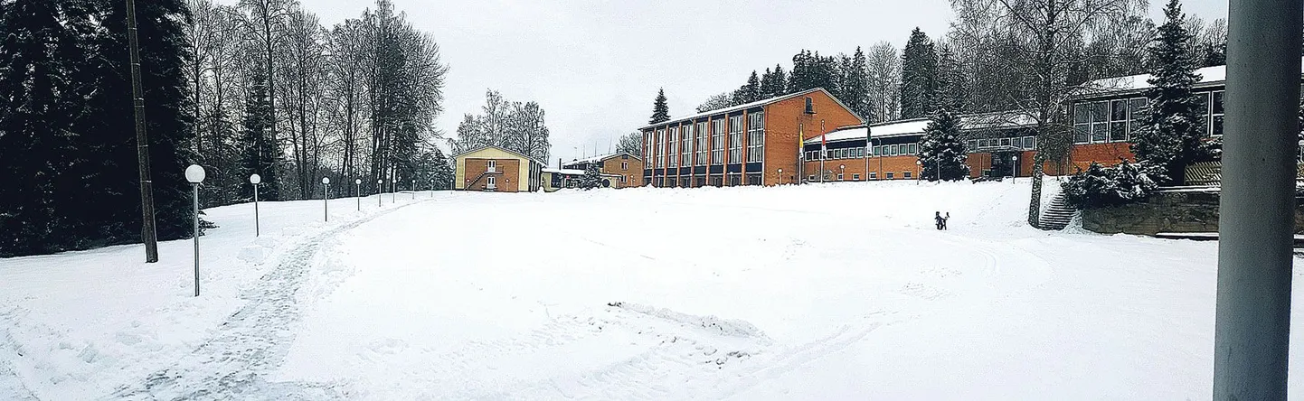 Vaade Kääriku spordibaasile, mis nüüd on riikliku kaitse all arhitektuurimälestis.