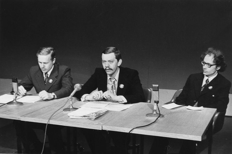 Kalju Komissarovi publitsistikasari «Mõned mõtted» ETVs 1974. aasta aprillis.