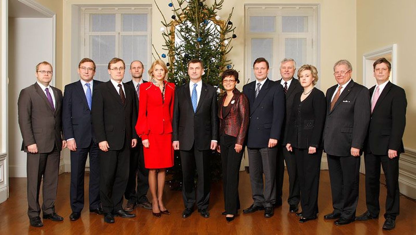Так правительство Эстонии выглядело в декабре 2008 года. Тогда в него еще входили социал-демократы.
