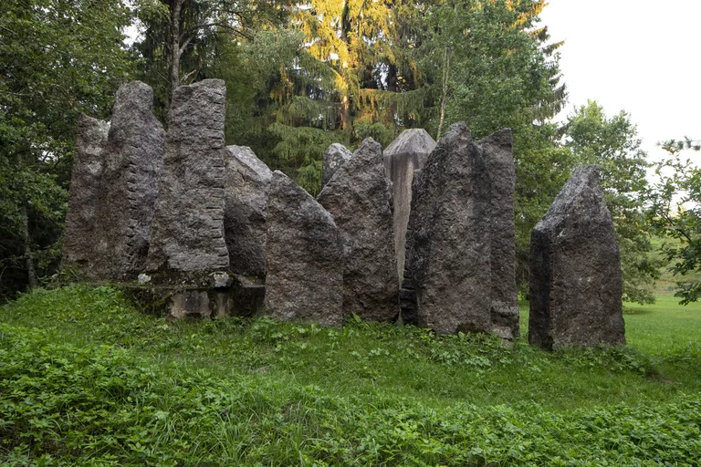 Ülo Stööri ja Renaldo Veeberi «Sakalamaa kaitsjatele 1217–1223» Lõhaveres.