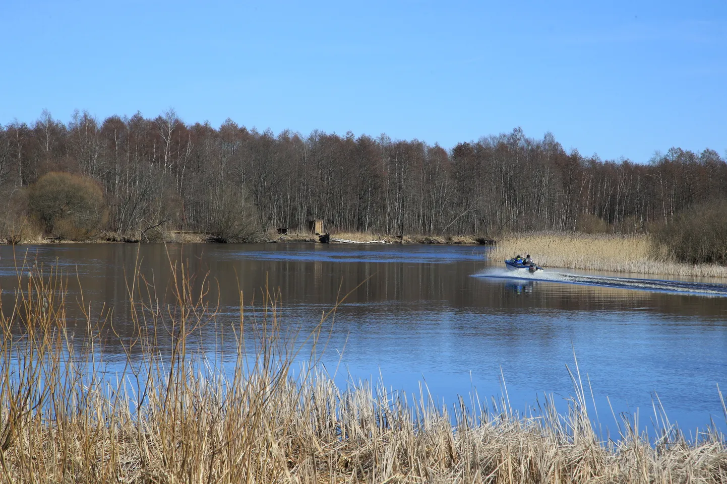 Mootorpaat jõel, foto on illustratiivne.