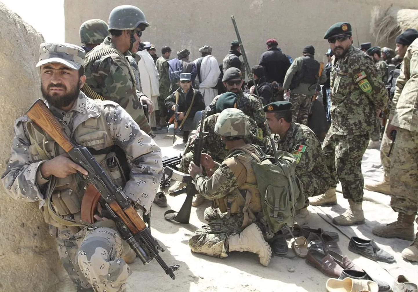 Afganistani julgeolekujõud Kandahari provintsis pärast eilset rünnakut valitsusdelegatsioonile.