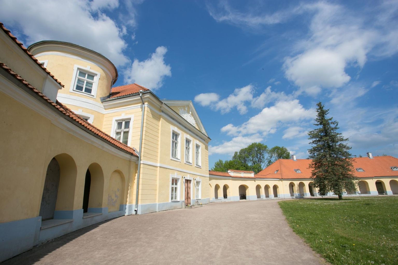Mitu festivali Ööbikuööd ettevõtmist leiab ased Kiltsi mõisas ja pargis.

 