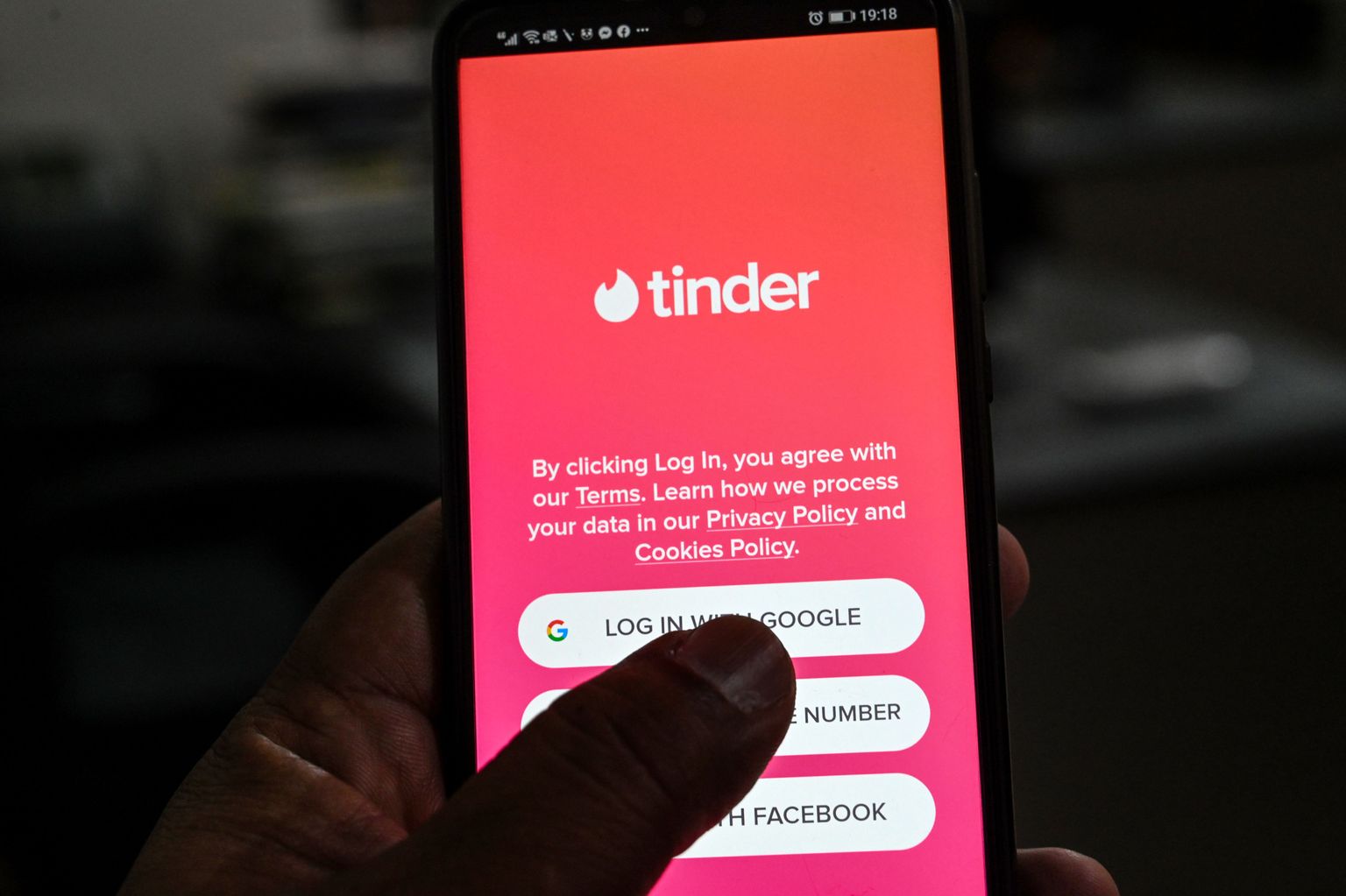 In this picture taken on October 6, 2020, a user checks the dating app Tinder on a mobile phone in Islamabad. - Unlike in many countries where meeting online is routine, Pakistanis who use dating apps regularly face harassment and judgmental relatives -- and now also have to contend with a government clampdown. (Photo by Aamir QURESHI / AFP) / To go with 'PAKISTAN-MARRIAGE-DATING', FOCUS by David Stout and Kaneez Fatima in Lahore