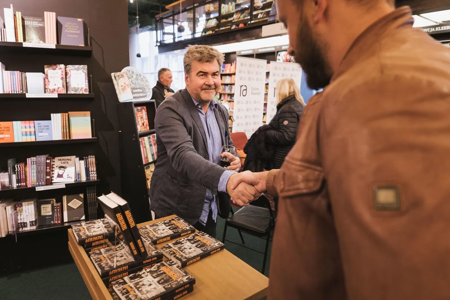 Mart Kivastiku “Taevatrepp” tabab Tartu vaimu ja kõnetab lugejaid.