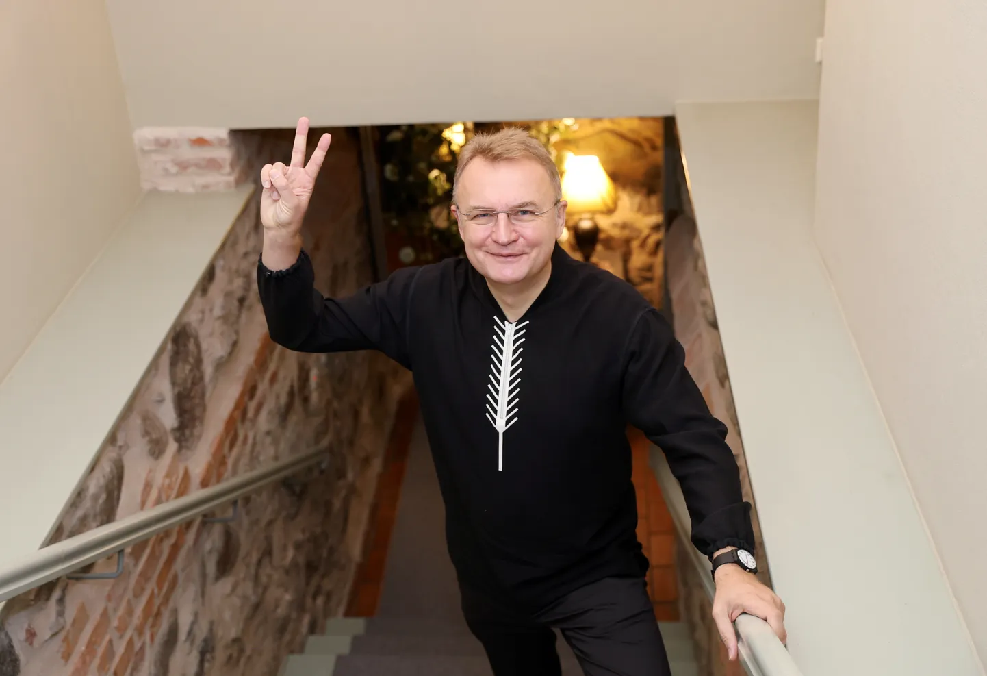 Tartu uusima sõpruslinna Lvivi meer Andri Sadovõi tõdeb, et kuigi Lääne-Ukraina suurimas linnas on elu mõnevõrra tavapärasem kui idapool, on pea kolm aastat väldanud sõda tekitanud nii kurnatust kui ka vaimse tervise probleeme – nende vastu aitab kultuur.