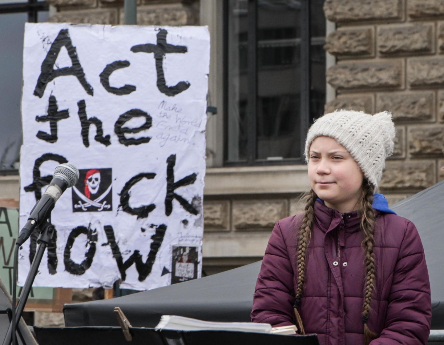 GRETA THUNBERG is speaking in front of school children, who are protesting for more action on climate change policy. FOTO: Daniel Dohlus/Zuma Press