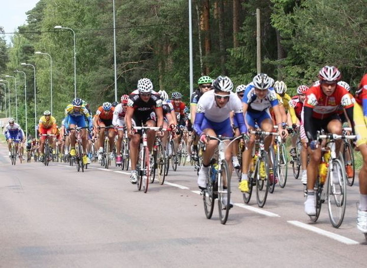 Jalgratturid Saaremaa velotuuril.
