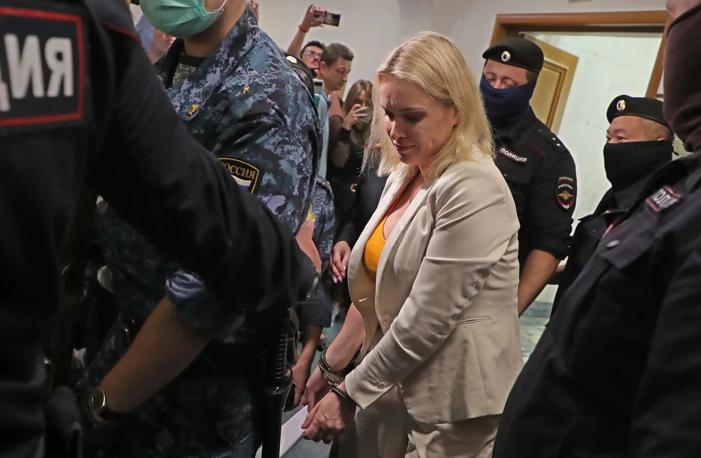 Krievijas televīzijas žurnāliste Marina Ovsjaņņikova.