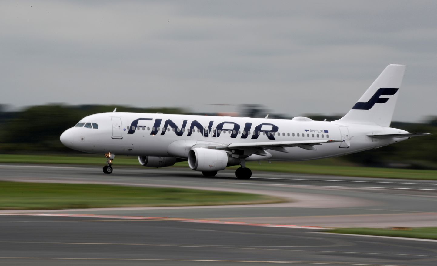 Finnair jättis kaks lennukitäit eestlasi Vantaasse ööseks lõksu