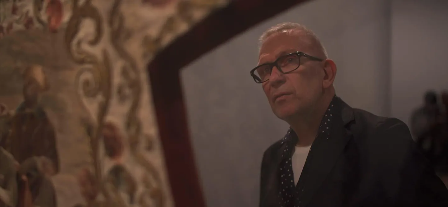 Jean Paul Gaultier omanimelises filmis.   FOTOd: Filmikaader