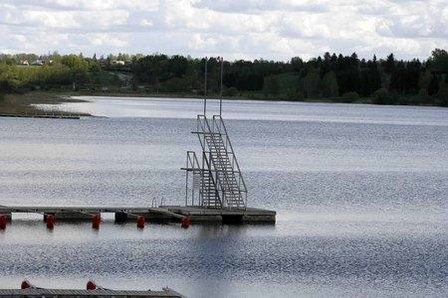 Viljandi järve vettehüppetorn on kella 20-st suletud.