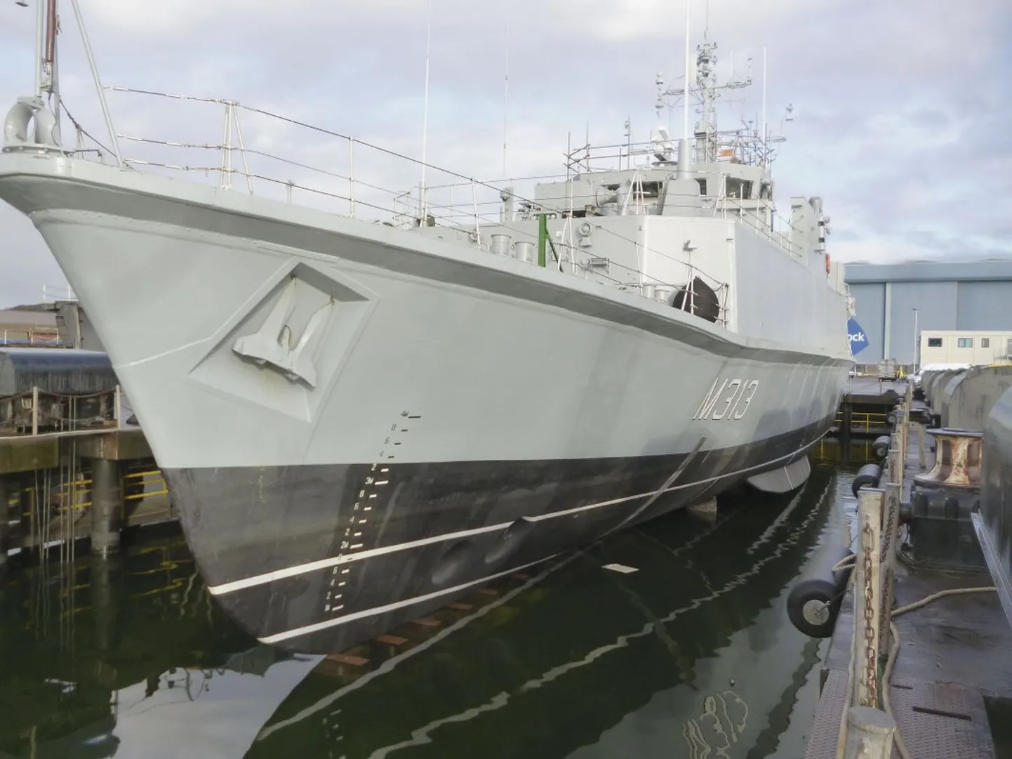 Mereväe lipulaev Admiral Cowan Rosythi laevatehase dokis.