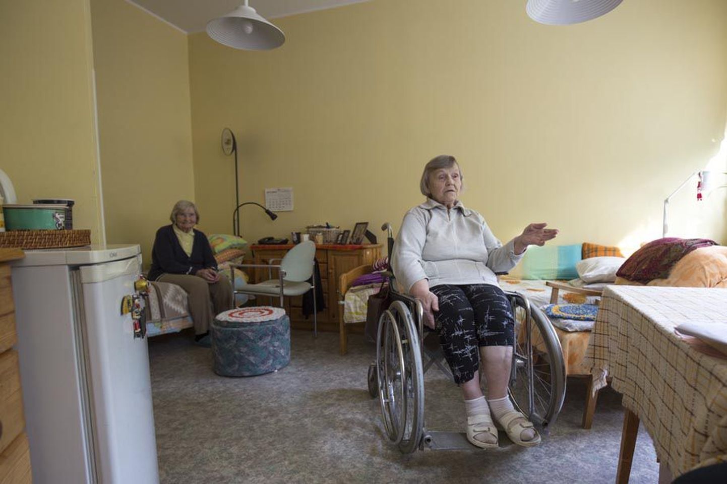 Antonina Teearu on vanaduses natuke pettunud. Ta ei arvanud, et elutööpreemiaks saab ratastool. Olgugi et tema jutust võib leida depressiivseid noote, viskab ta ka vimkasid ja suudab enda üle naerda.