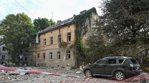 Desmitiem raķešu un simtiem dronu: Krievijas uzbrukumi Ukrainai turpinās