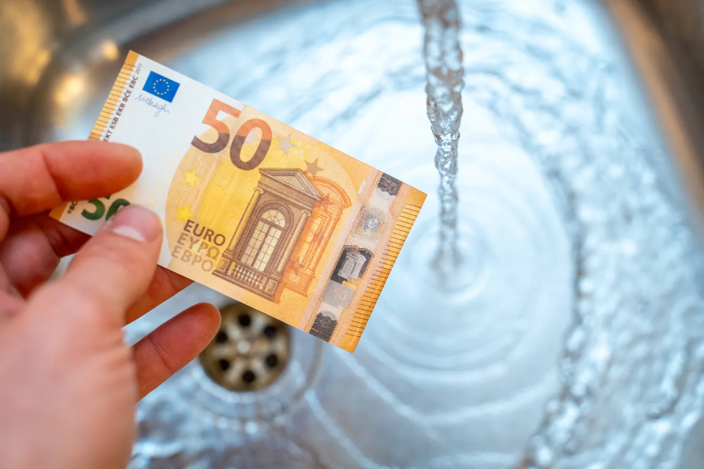 Euroopa majanduse kehv väljavaade räsib eurot.