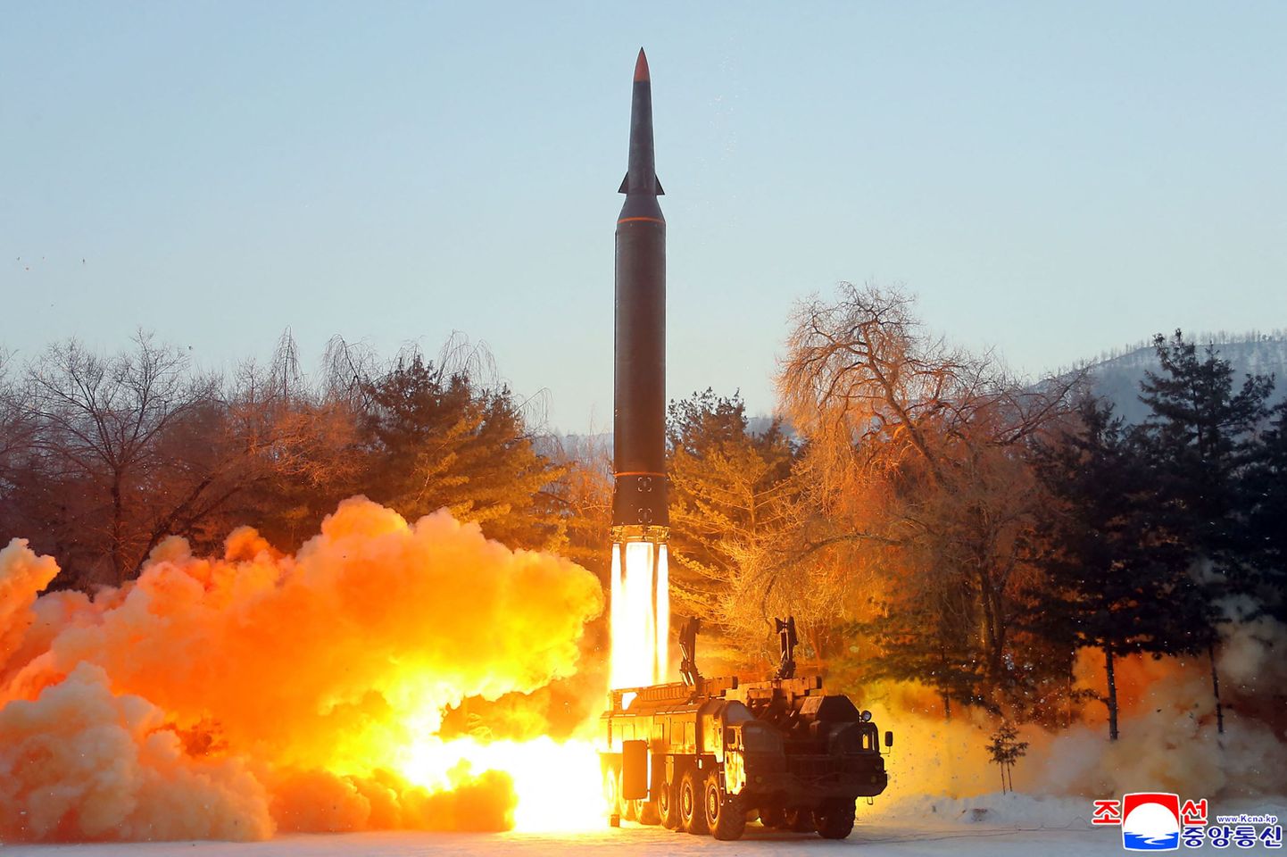Hiperskaņas raķetes palaišana Ziemeļkorejā 5. janvārī.