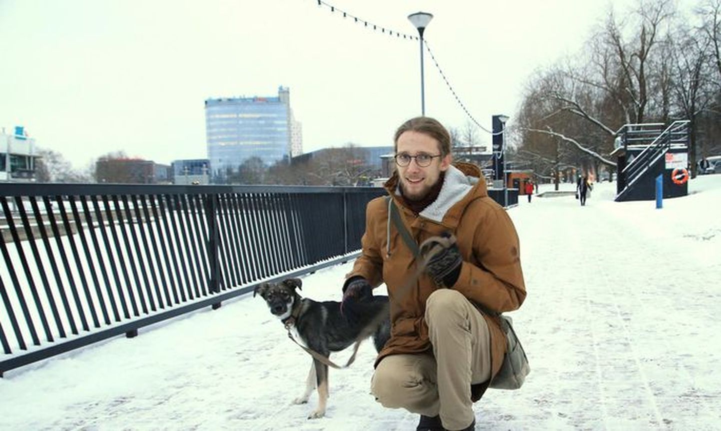 Карл Эрик Сакс со своей собакой, пятимесячным Хуго.