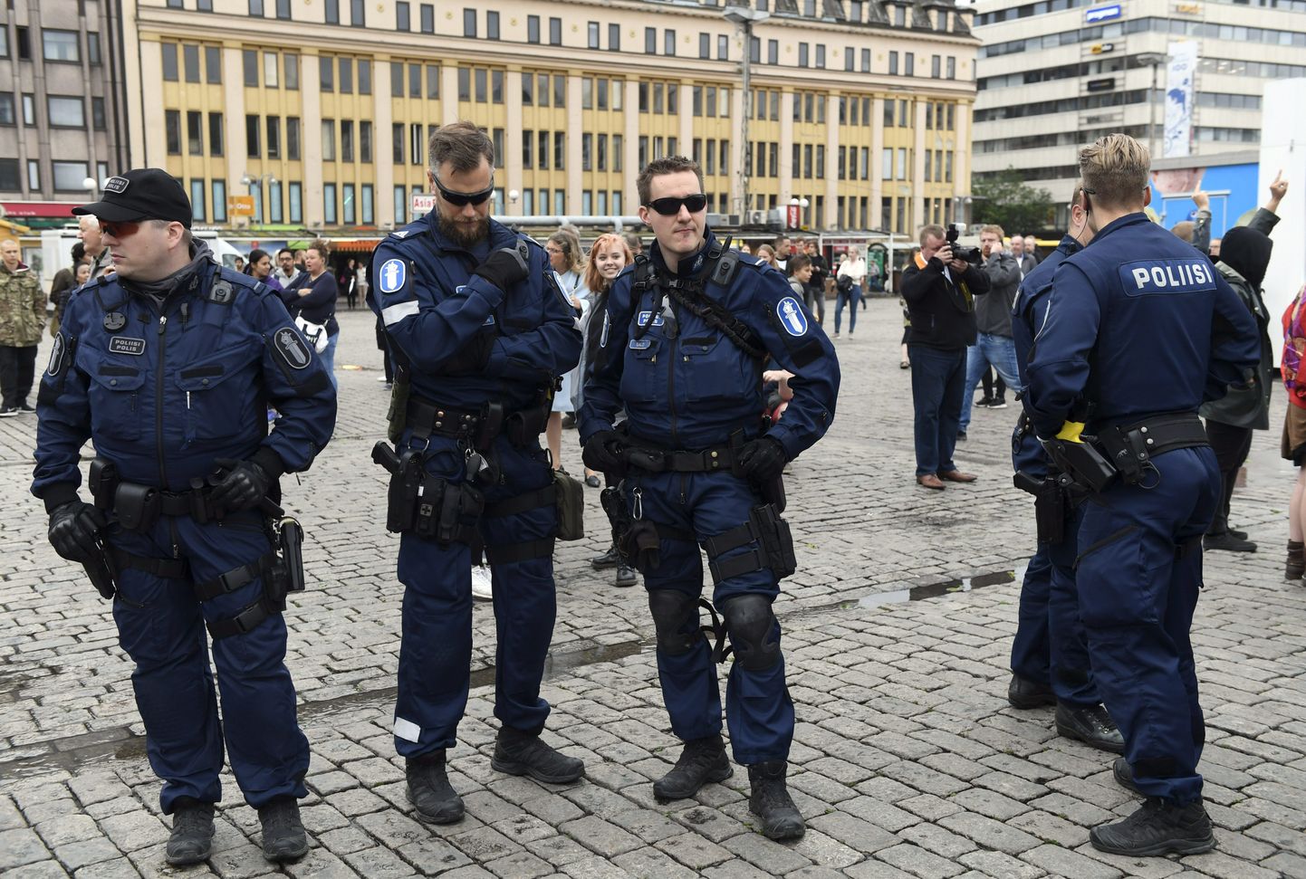 Politseinikud Turu linna väljakul 2017. aasta 19. augustil, mil leidis aset lauspussitamine, mida Soome kaitsepolitsei (Supo) nimetas terrorirünnakuks.