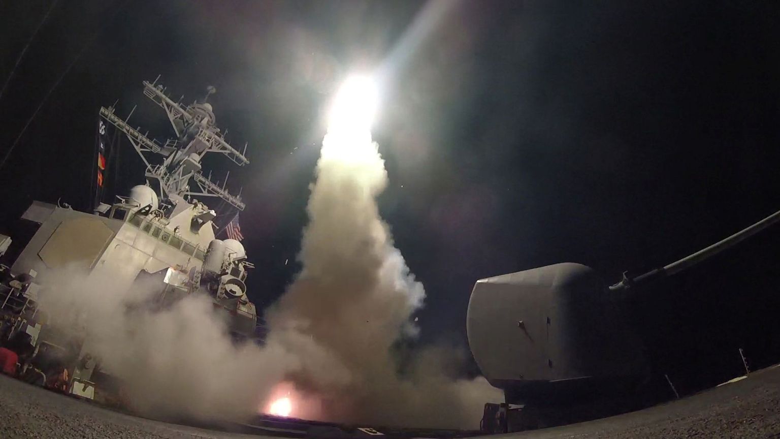 USA armee fotod raketirünnakust Süüriale.