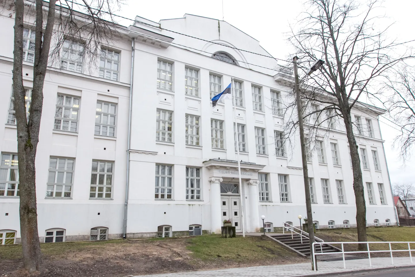 Linnaeelarve kuludest 36 protsenti läheb haridusele. Pildil Valga gümnaasium.