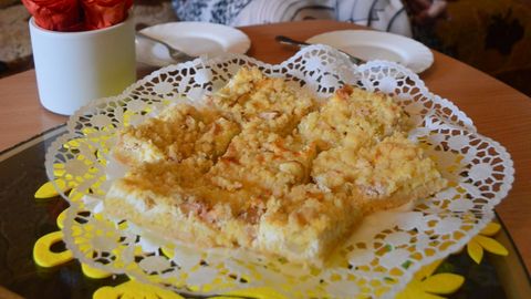 For Apple Cake, Make It Good and Sweet!