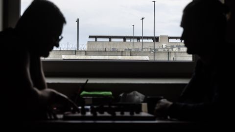 REPORTAAŽ ⟩ Avavanglas on palju tuttavaid nägusid. «Siin on nagu paradiis»