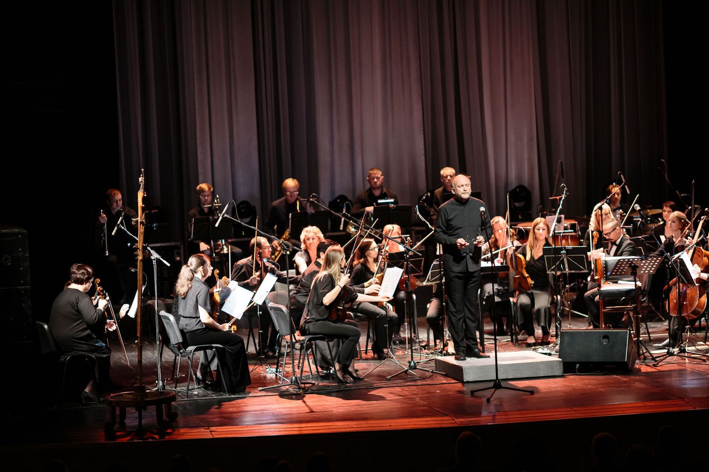 Нарвский симфонический оркестр в выходные выйдет на сцену большим составом - 45 музыкантов, к которым присоединятся около десяти молодых участников музыкального форума.