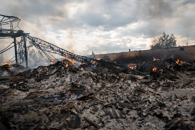 Vene vägede poolt maatasa pommitatud viljahoidla Ida-Ukrainas Donbassis Siverskis. Foto on tehtud 25. mail 2022