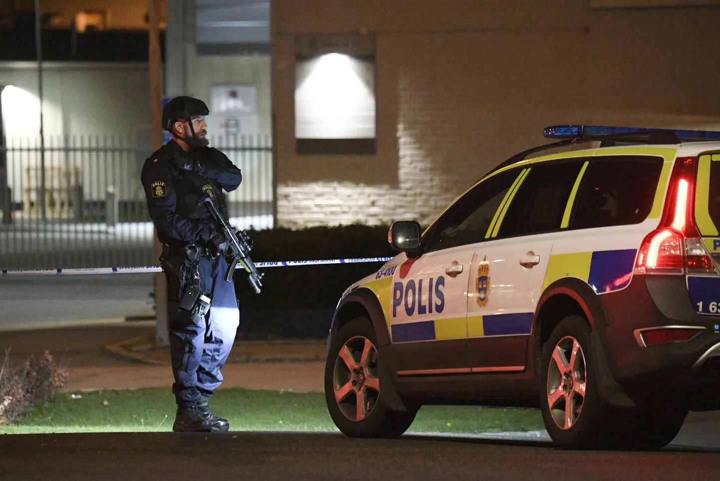 Rootsi politseinik kuriteopaika uurimas.