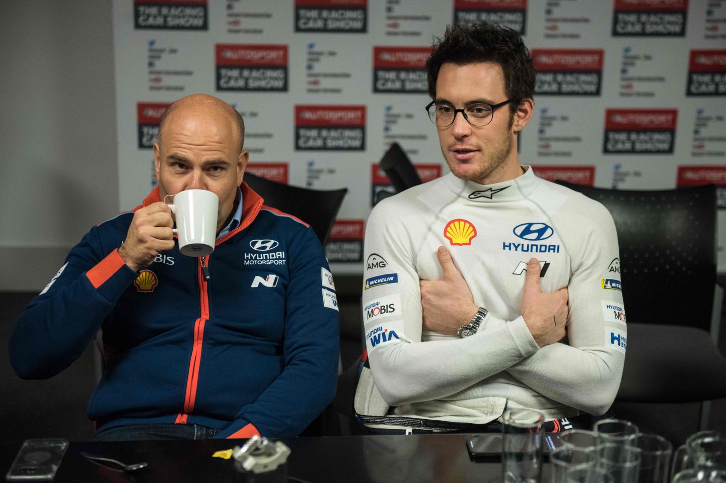 Hyundai WRC-tiimi värske pealik Andrea Adamo (vasakul) ja belglasest sõitja Thierry Neuville.