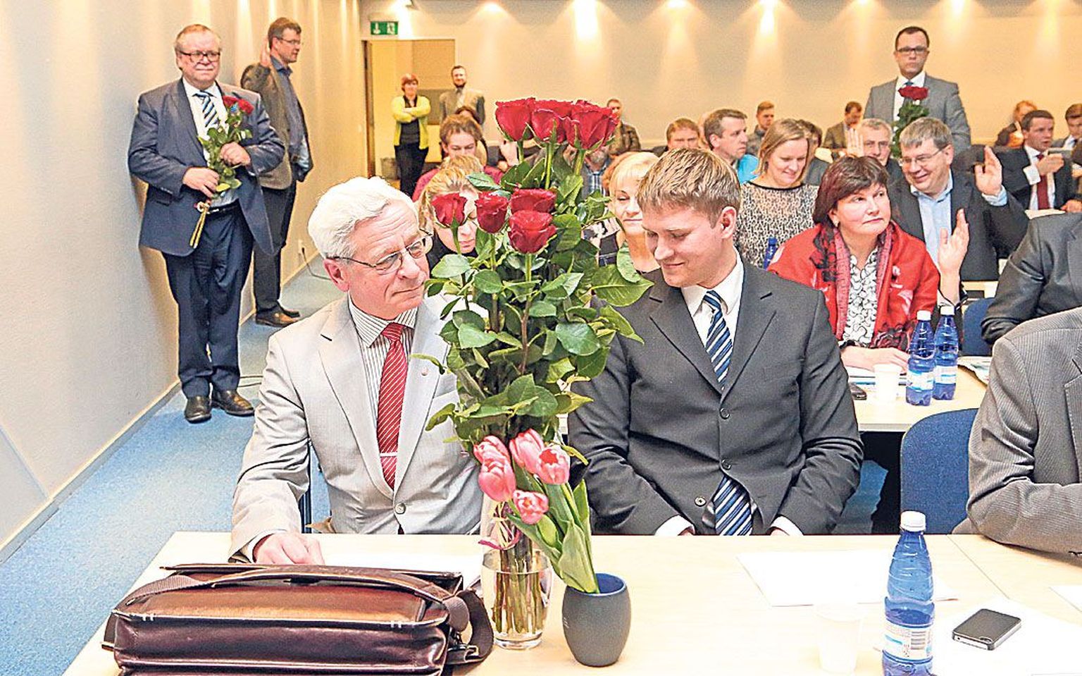 Vastvalitud Tartu linnavolikogu esimees Vladimir Šokman (vasakul) ja abilinnapea Artjom Suvorov.