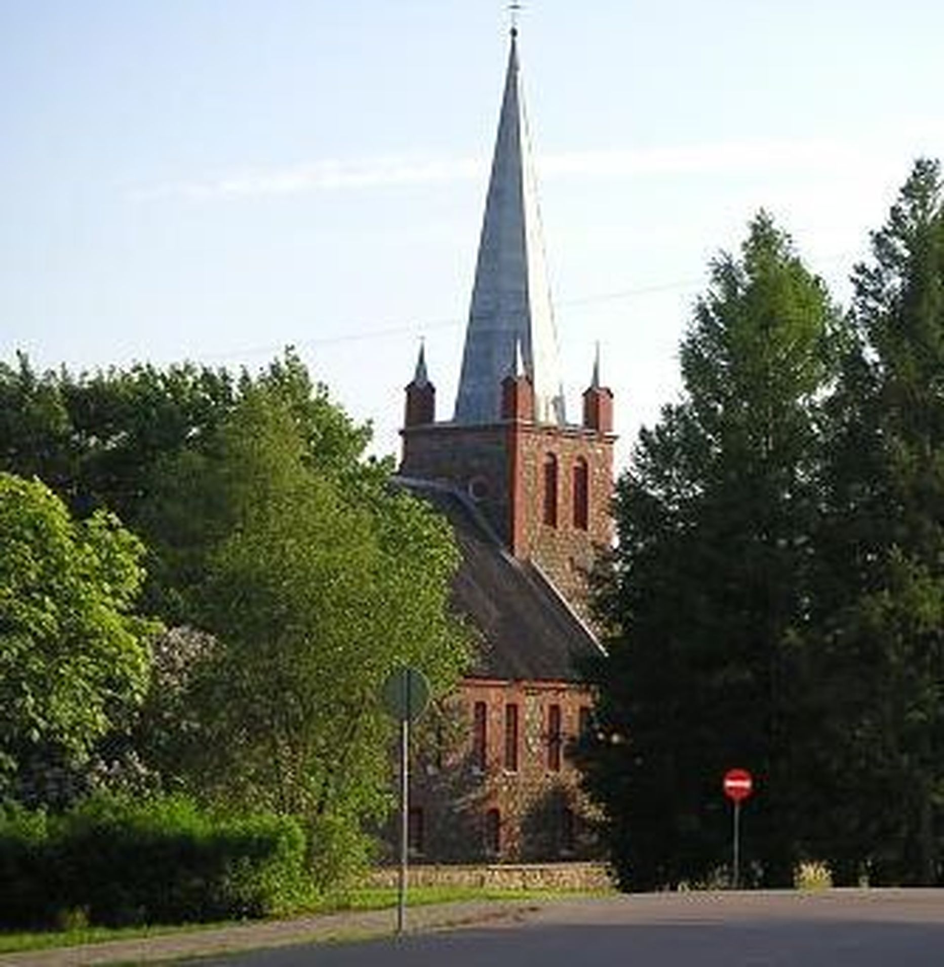 Avinurme kirik.