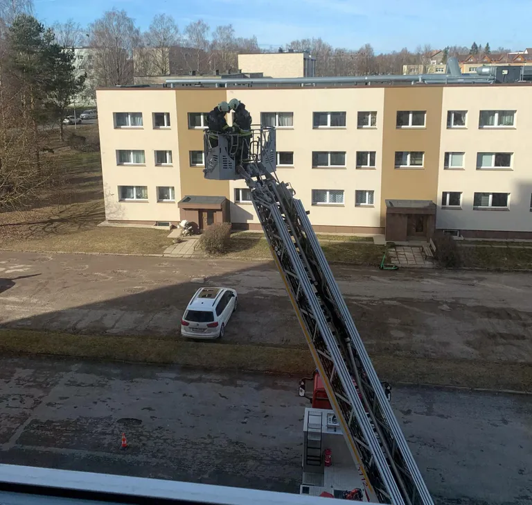 Päästjad harjutasid redelautoga töötamist.