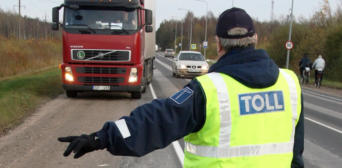 Liikuv tollipunkt Pärnus Ehitajate teel.