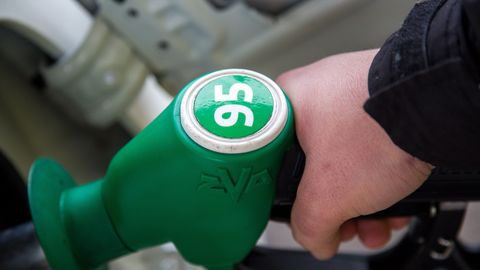 GRAAFIK ⟩ Kütusehinnad läbisid Baltikumis erisuunalisi muutusi